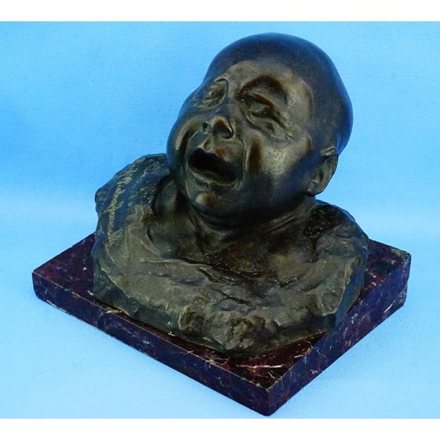 MEASUREMENTS: Height: 18.5 cm; Width: 21 cm; Depth: 17.5 cm; Weight: 5.279 kg Item : A magnificent bronze bust resting on...