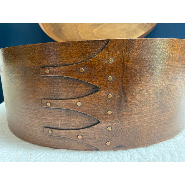 1980's Oval Bentwood Shaker Box, Folk Art Rural Scene, Artist Signed Inez, 11" For Sale - Image 13 of 17