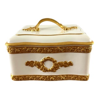 Late 20th Century Italian Neoclassical Porcelain Trinket / Jewelry Box, White & Gilt Laurel Motifs – A Mottahedeh Design For Sale