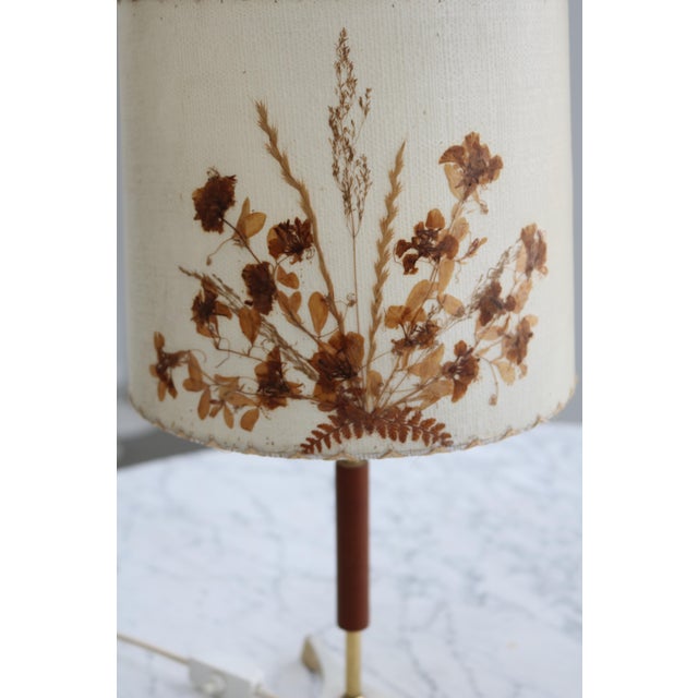 Mid-Century Modern Teak & Brass Crow Foot Tripod Table Lamp Lamp in Teak from Kalmar, 1960s For Sale - Image 3 of 7