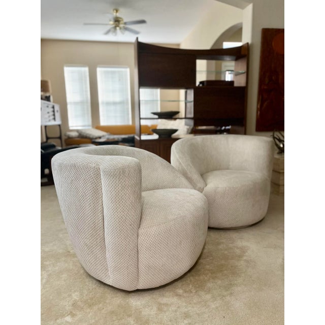 Antique White Pair of Nautilus Swivel Armchairs Attributed to Vladimir Kagan For Sale - Image 8 of 12