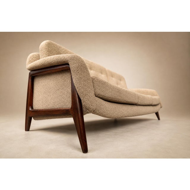 Mid-Century Modern 1960s Brazilian Modern Stella Three-Seat Sofa in Rosewood & Bouclé by Sergio Rodrigues, Brazil For Sale - Image 3 of 18
