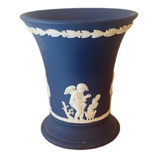 1960s Wedgwood English Neoclassical Angel Dark Blue Jasperware Vase For Sale