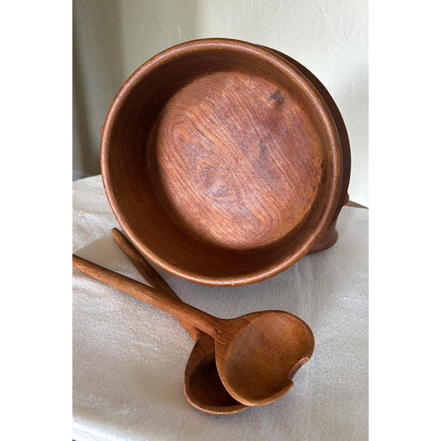 Brown 1960s MCM Scandinavian Style Wooden Salad Bowl Set**Cracks Noted/Decor Use Recommended** For Sale - Image 8 of 18