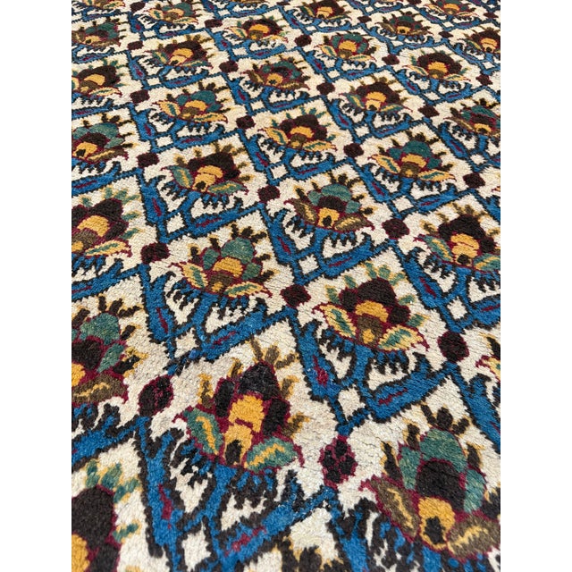 19th Century Agra Carpet, Indian Handwoven Rug With Lattice Floral Design For Sale In Los Angeles - Image 6 of 9