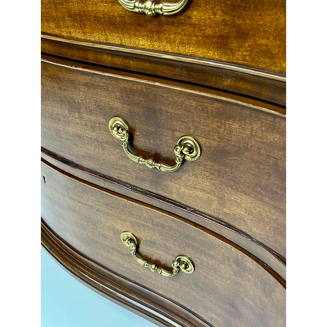Late 20th Century EJ Victor Mahogany Serpentine Bachelor's Chest With Brushing Slide For Sale - Image 15 of 17