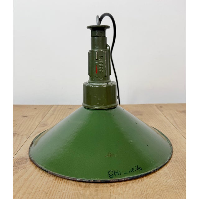 Industrial Green Enamel Military Pendant Lamp with Cast Aluminium Top, 1960s For Sale - Image 14 of 18