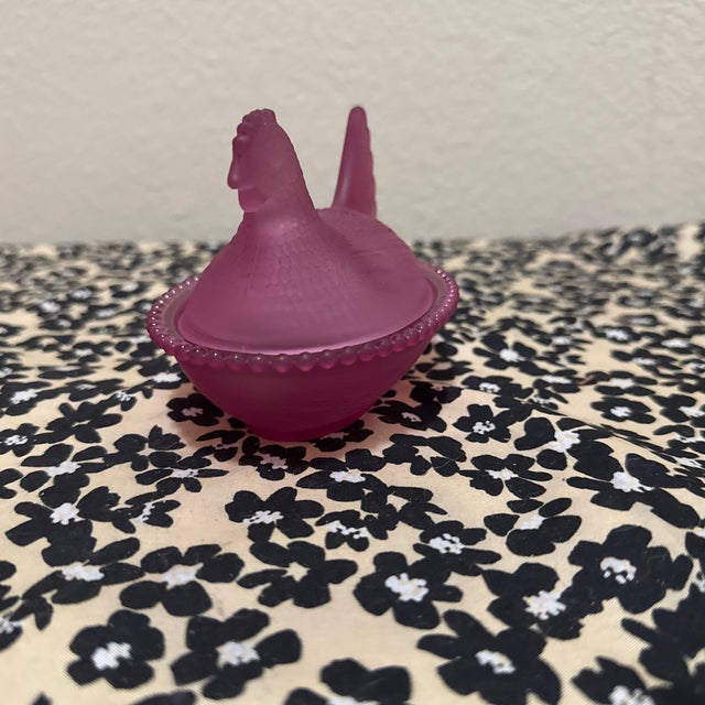 Small Glass Hen on a Nest in Purple For Sale In New Orleans - Image 6 of 7