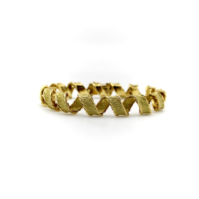 Tiffany and Co. 1980s 18k Gold Tiffany & Co. French Ribbon Bracelet For Sale - Image 4 of 11