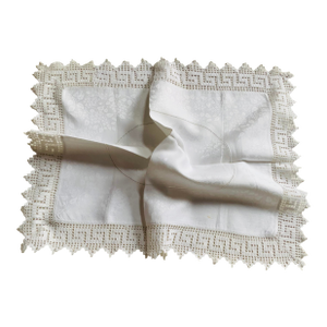 Antique Linen Tea Cloth With Greek Key Lace Border & Woven Medallion Center — Early 20th C.