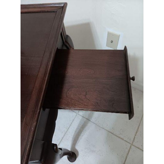 Queen Anne 1950s Mahogany Queen Anne Style Tea Table Featuring Pull-Out Trays on Both Ends For Sale - Image 3 of 9