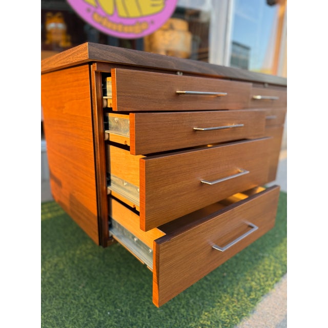 Mid-Century Modern 7 Drawer Executive Sideboard File by Stow Davis For Sale - Image 6 of 13