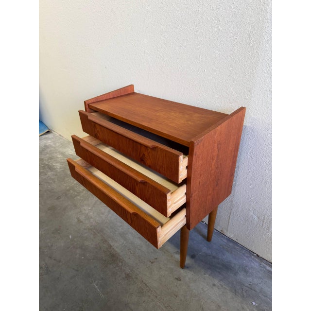 1960s Mid Century Danish Teak 3-Drawer Chest – Vintage Scandinavian Small Dresser 1960s For Sale - Image 5 of 8