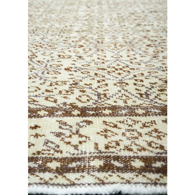 Turkish Turkish Vintage Rug 6'7" x 9'9" #21410 For Sale - Image 3 of 8