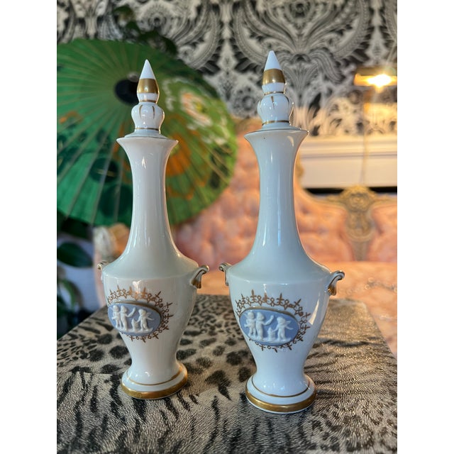 Up for consideration is a beautiful vintage Wedgwood perfume bottled with blue and gold accents. These would look lovely...