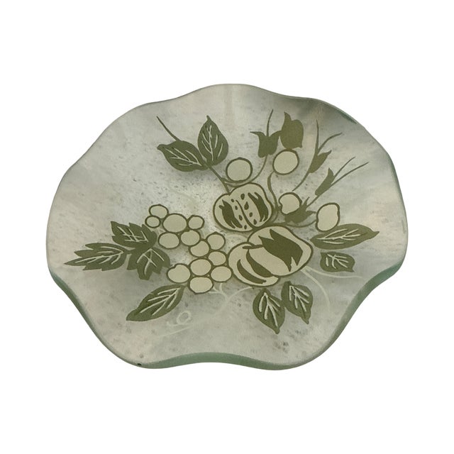 1970s 1970s Organic Modern Ruffled Clear Glass Berry Bowls With Graphic Fruit Motif, Set of 4 For Sale - Image 5 of 6