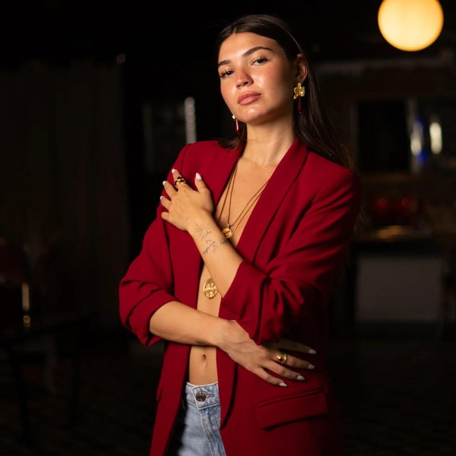 Early 21st Century Orchid Flame Red Agate Gold Earrings, A Pair For Sale - Image 5 of 8