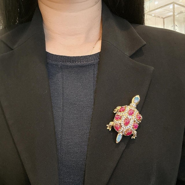 Bochic "Orient" Vintage Retro Multi Ruby, Diamond & Opal Brooch Set 18K Gold For Sale - Image 10 of 17