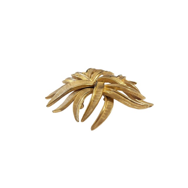 Mid-Century Modern Vintage Crown Trifari Brooch Pin Gold Tone Leaf Feather Textured For Sale - Image 3 of 5