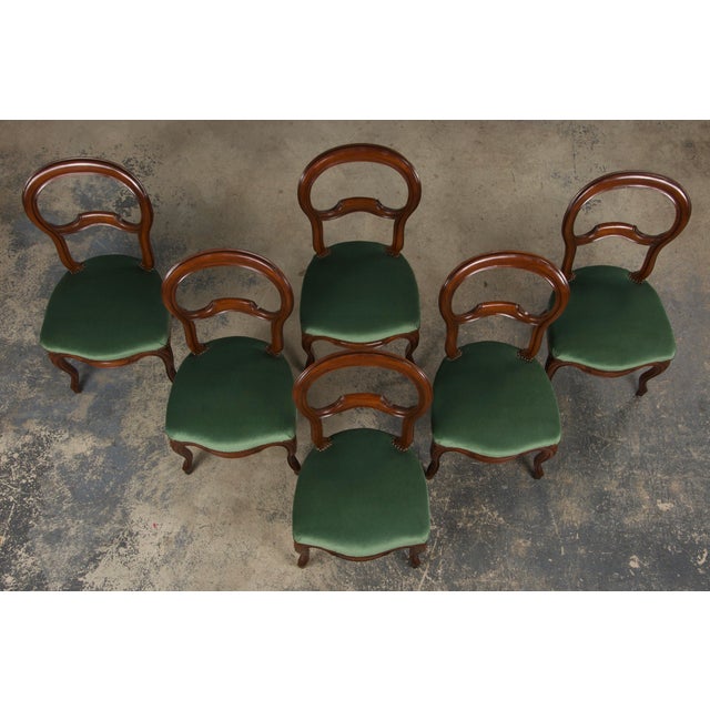 French Country Antique French Louis XV Style Balloon Back Maple Dining Chairs W/ Green Velvet - Set of 6 For Sale - Image 3 of 12