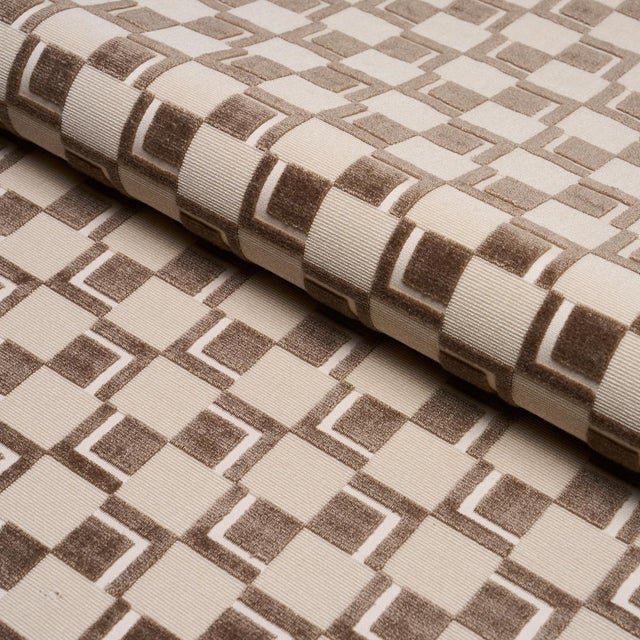 Schumacher SAMPLE - Schumacher Edison Velvet Fabric In Champagne For Sale - Image 4 of 5