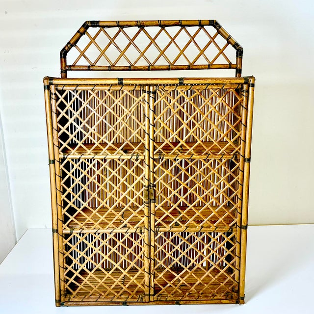 1970s Vintage Coastal Boho Chic Chippendale Wicker Split Bamboo Wall Mounted 3-Shelf Cabinet For Sale - Image 4 of 12