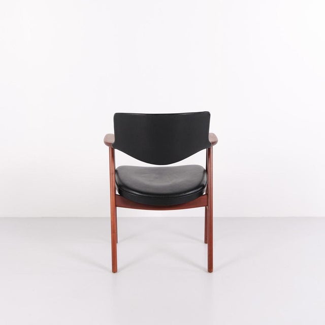 Høng Stolefabrik Model 43 Armchair in Teak and Black Leather by Erik Kirkegaard for Høng Stolefabrik, 1950s For Sale - Image 4 of 12