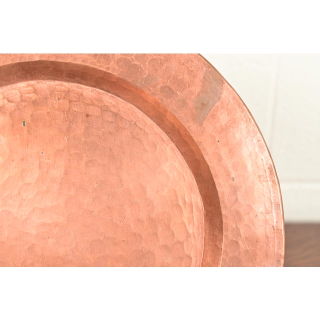 Metal Roycroft Style Arts & Crafts Hammered Copper Charger Plate or Tray For Sale - Image 7 of 11