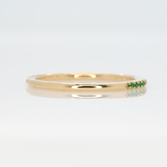 Elegant Green Tsavorite Band Ring in Solid 14k Yellow Gold Jewelry, Size 6.75 For Sale In Columbus - Image 6 of 8