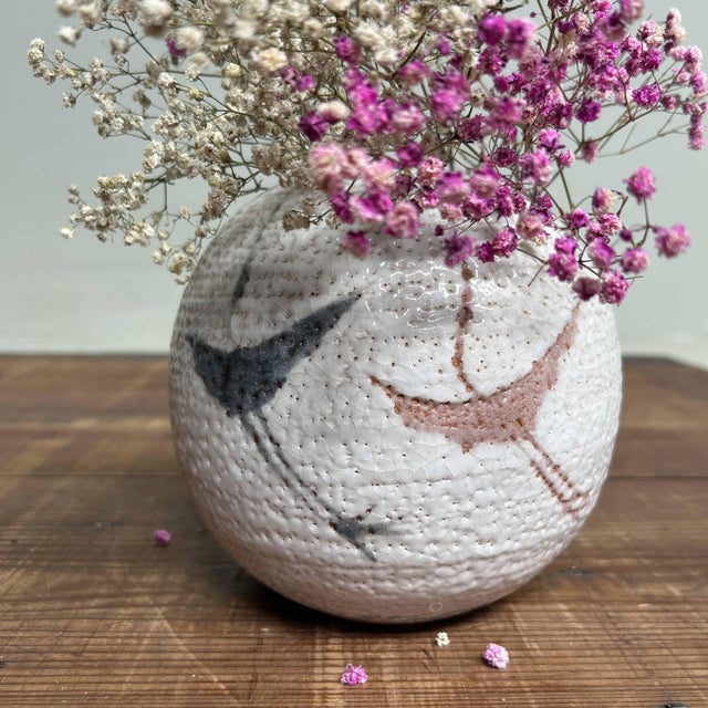 Unique Shino ware pottery from the Kikyouya kiln (桔梗屋窯) from the Shōwa period. This spherical ikebana features a beautiful...