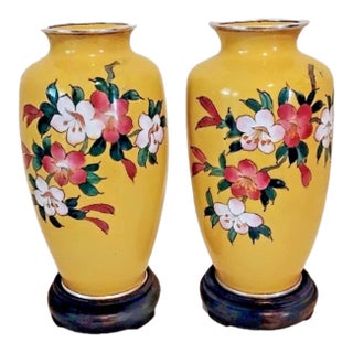 Vintage Japanese Akagi Shoten 7.25" Silver Wire Cloisonne Enamel Hibiscus Vases on Wooden Stands ~ a Pair For Sale