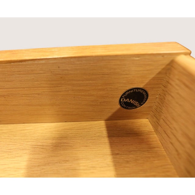 1970s Vintage Danish Bedside Tables in Oak by Hans J. Wegner for Getama, 1960s, Set of 2 For Sale - Image 5 of 11