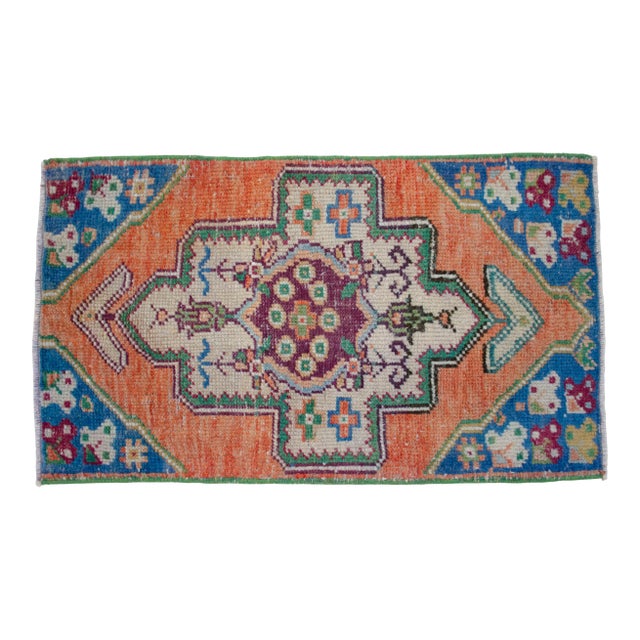 1970s Hand Knotted Small Oushak Rug Mini Rug Mat Entry Decor Bath Mat - 1'7" X 2'9" For Sale