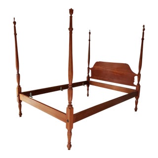 Vintage Traditional Early American Queen Size Cherry Four Poster Bedframe For Sale