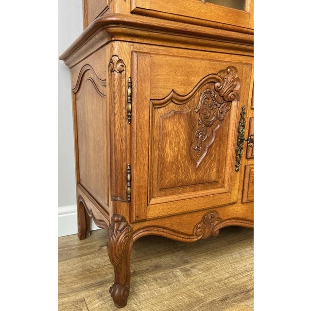 Brown French Louis XVI Display Cabinet in Oak For Sale - Image 8 of 15