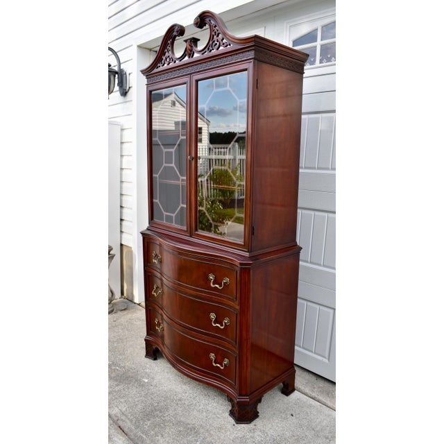 1950s Vintage Chippendale Style Mahogany China Cabinet Hutch Serpentine Swan Neck For Sale - Image 5 of 15