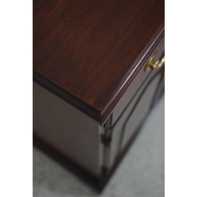 Pair of Henkel Harris Model 114 Mahogany Georgian Style Nightstands For Sale - Image 10 of 18