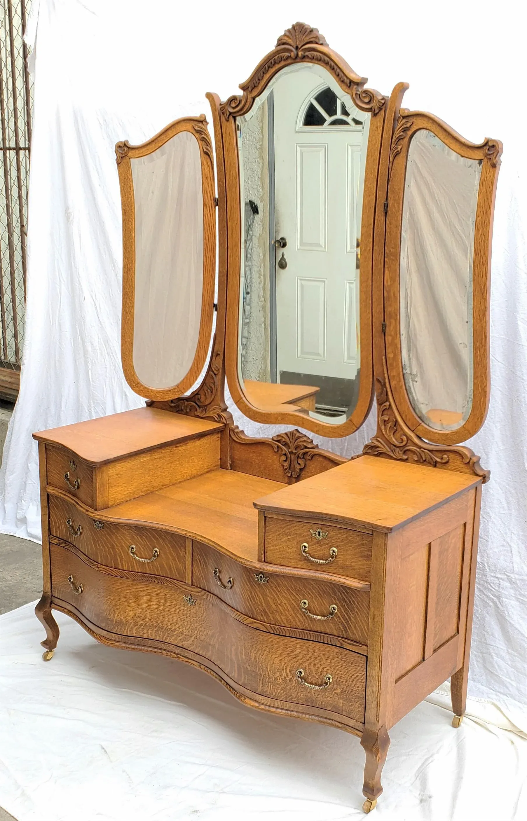 Antique Victorian Large Tiger Oak American Vanity Dresser Chest With  Batwing Mirrors 1900's