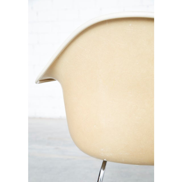 Off-White Dax Fiberglass Chair by Charles & Ray Eames for Vitra, 1990s, Set of 2 For Sale - Image 10 of 18