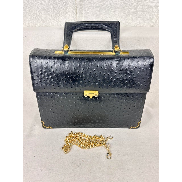 Elevate your professional or daily wardrobe with this striking vintage Chic de Paris structured portfolio bag. Masterfully...