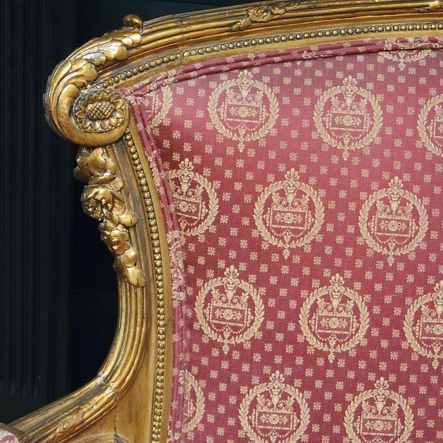 French Louis XV Style Giltwood Carved Settee With Original Damask Upholstery, Mid-20th Century For Sale - Image 11 of 12