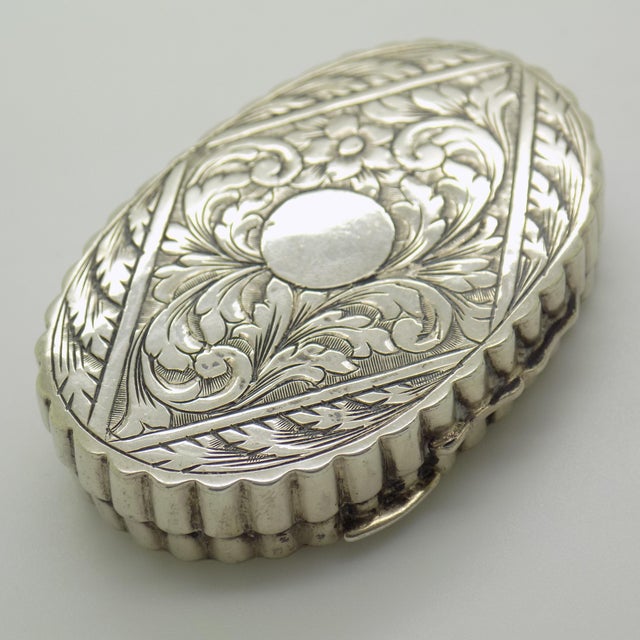 1950s Vintage Italian Handmade Oval Silver Pill Snuff Trinket Box, 1950s For Sale - Image 5 of 11