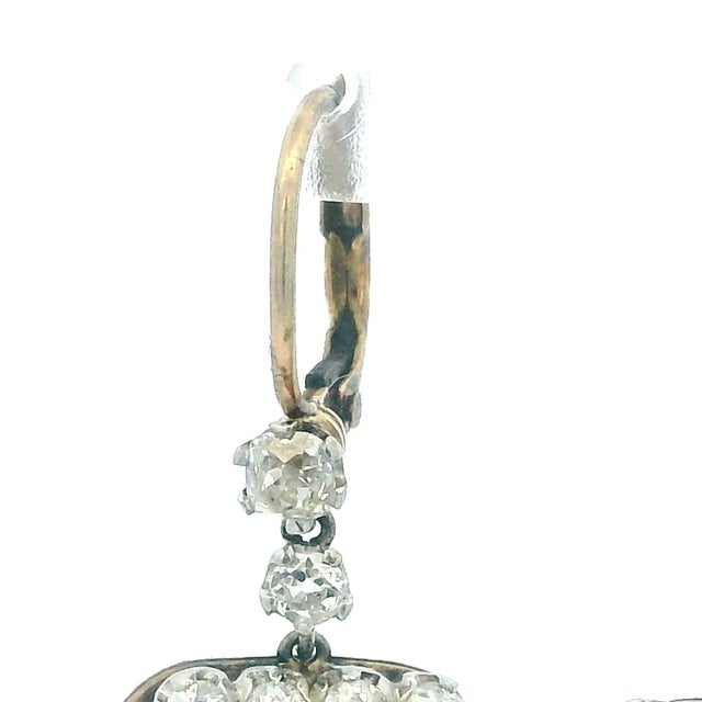 Metal Victorian Platinum and Gold Emerald & Diamond Drop Earrings, 1890s For Sale - Image 7 of 9