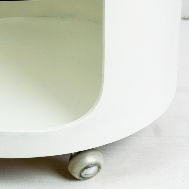 1960s Space Age White Circular Trolley attributed to Opal, Germany, 1960s For Sale - Image 5 of 11