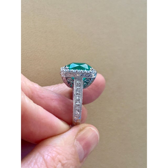 Emerald 8 Carat Emerald Cut Colombian Emerald and Diamond 18 Karat Gold Ring Estate For Sale - Image 8 of 18