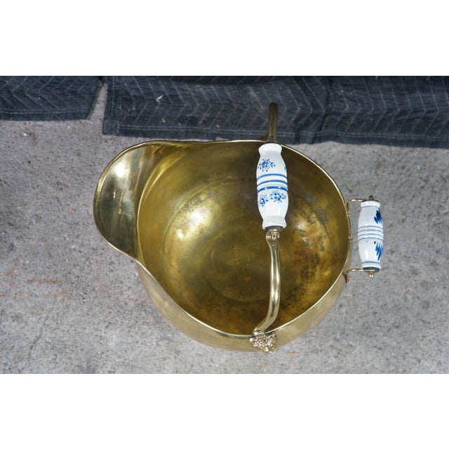 Early 20th Century Antique Brass Coal Scuttle Delft Blue Porcelain Handle Fireplace Ash Bucket 16" For Sale - Image 5 of 18