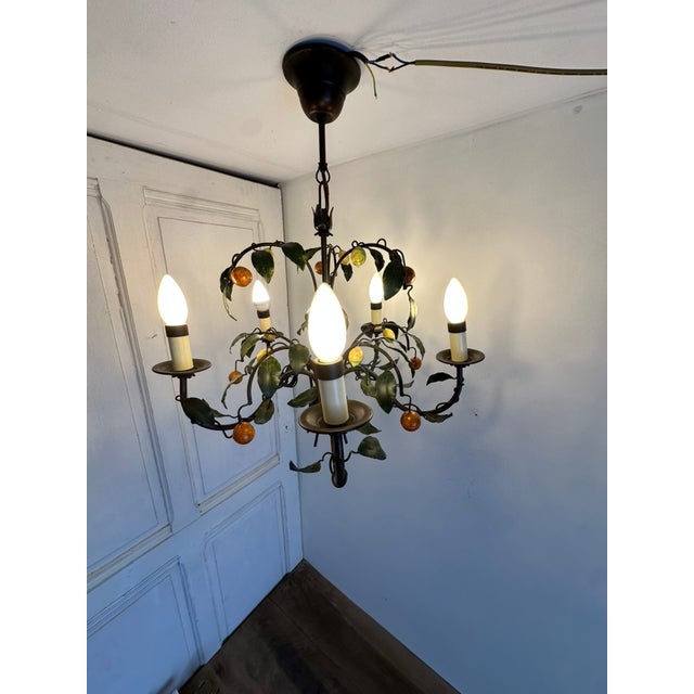 French Tole 5-Light Chandelier with Lemons and Tangerines by J. P. Ryckaert, 1985-1995 For Sale - Image 9 of 15