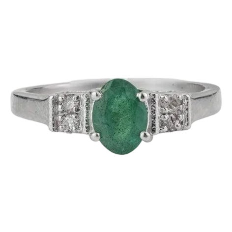 Luxury Emerald & Diamond Ring in 925 Sterling Silver, Size 7.5 For Sale
