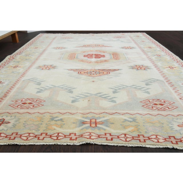 Abstract 1970s Vintage Turkish Oushak Handmade Wool Cotton Beige Area Rug For Sale - Image 3 of 12