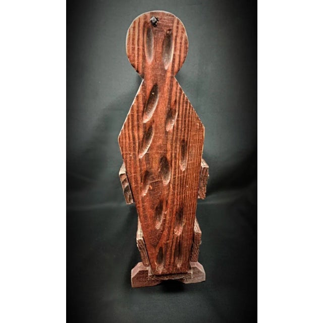 This vintage wooden magazine rack from the 1940s is a stylish and functional addition to your home or office. Designed to...